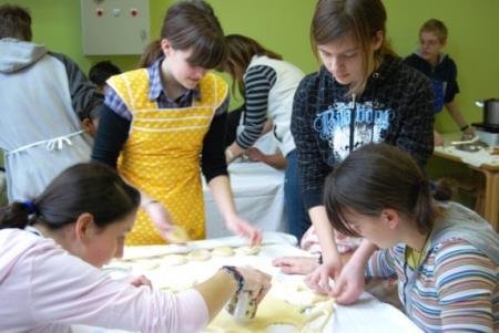 Maškare Kettejeve šole so na pustni torek oživele mestne ulice 09